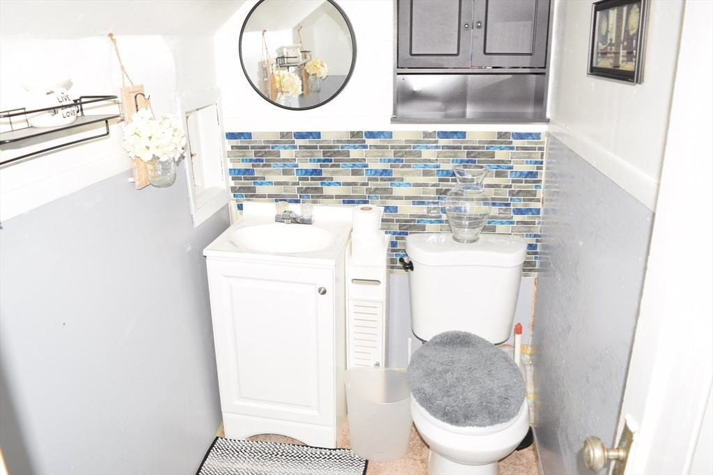 5 Vernon Street Holyoke, MA 01040 - Photo 13 of 33