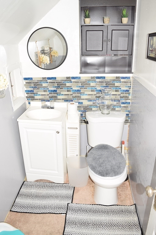 5 Vernon Street Holyoke, MA 01040 - Photo 14 of 33