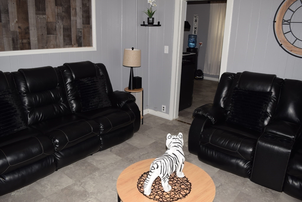 5 Vernon Street Holyoke, MA 01040 - Photo 15 of 33