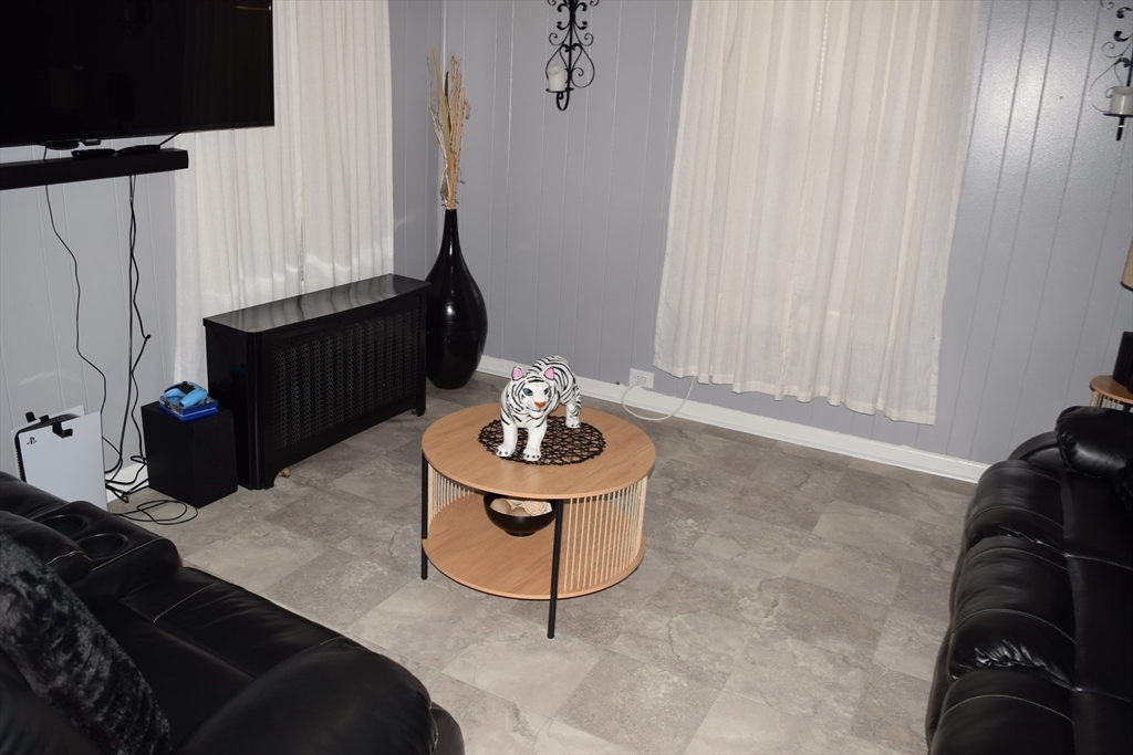 5 Vernon Street Holyoke, MA 01040 - Photo 16 of 33