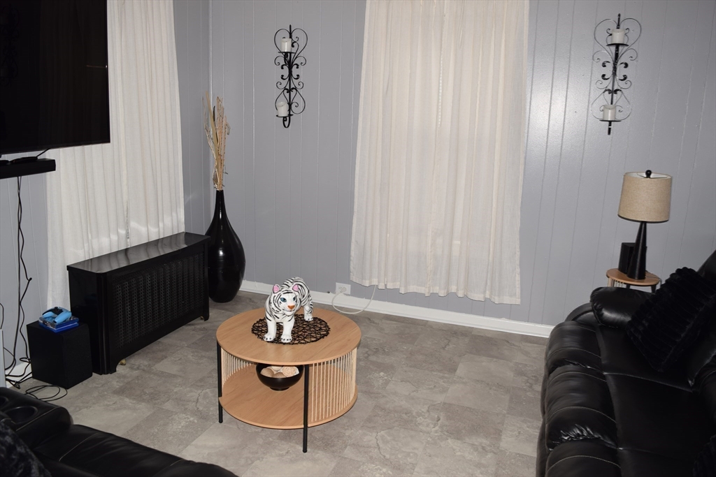 5 Vernon Street Holyoke, MA 01040 - Photo 17 of 33