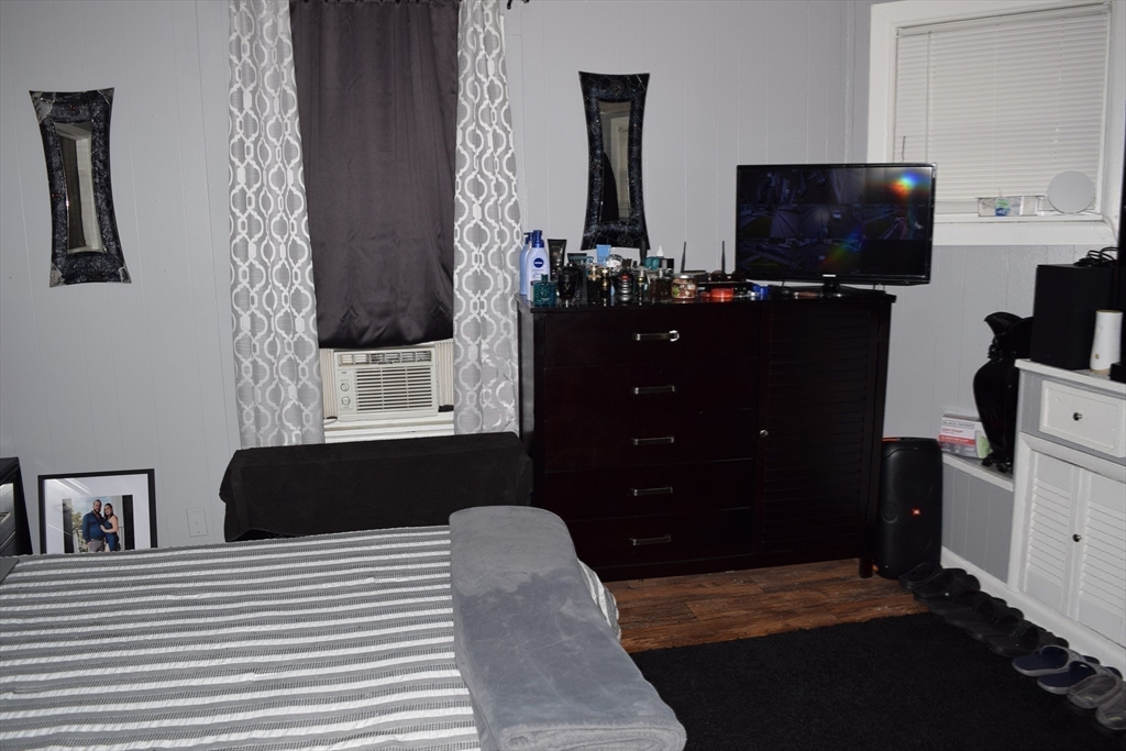 5 Vernon Street Holyoke, MA 01040 - Photo 19 of 33