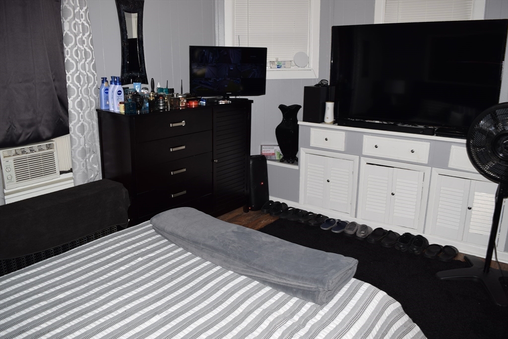 5 Vernon Street Holyoke, MA 01040 - Photo 20 of 33