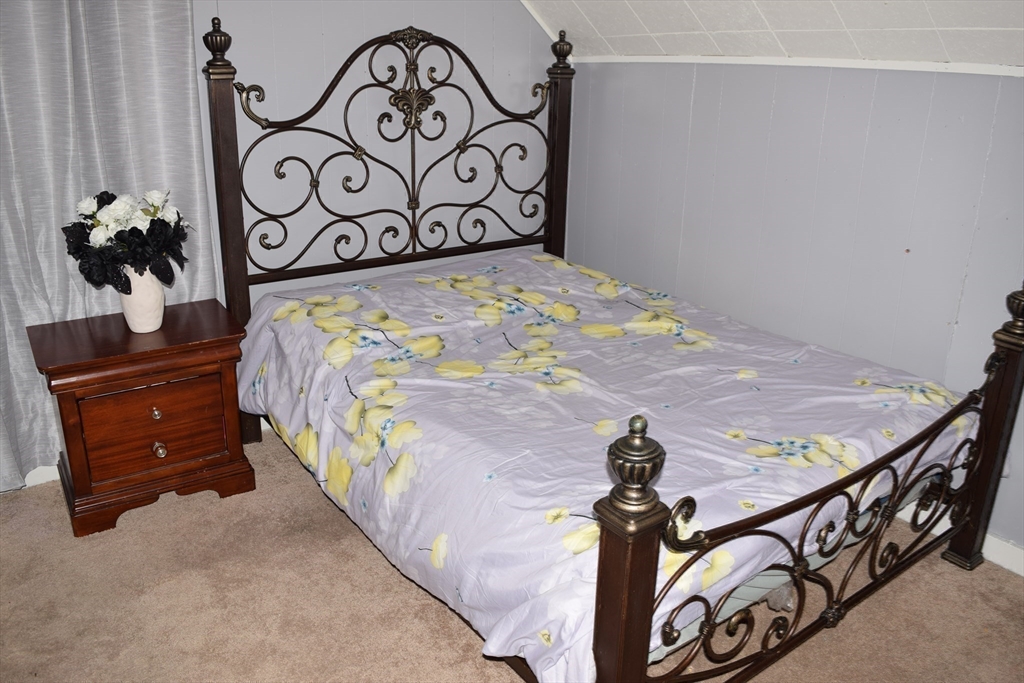 5 Vernon Street Holyoke, MA 01040 - Photo 21 of 33