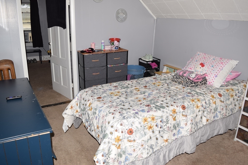 5 Vernon Street Holyoke, MA 01040 - Photo 23 of 33