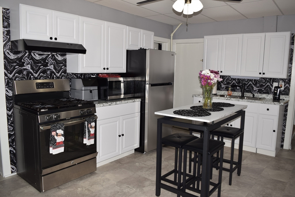 5 Vernon Street Holyoke, MA 01040 - Photo 5 of 33