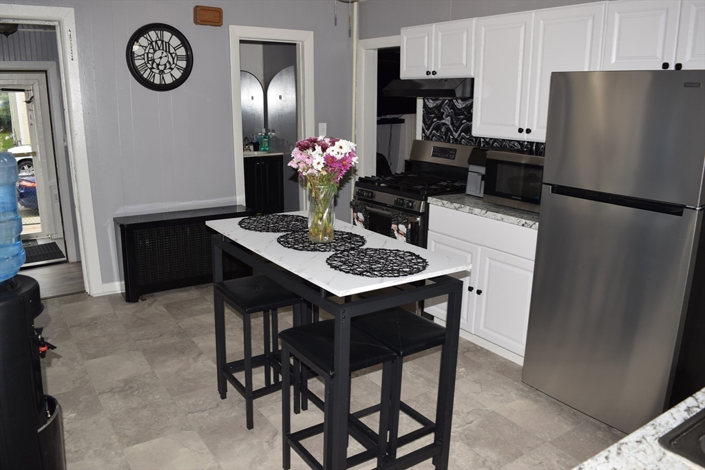 5 Vernon Street Holyoke, MA 01040 - Photo 7 of 33