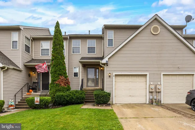 $2,300 | 8 Woodrush Court, Delran, NJ 08075