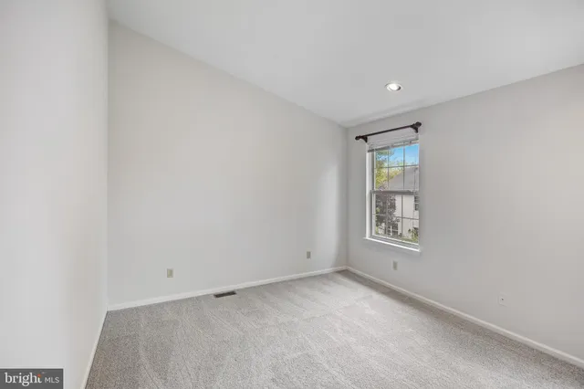 $2,300 | 8 Woodrush Court, Delran, NJ 08075