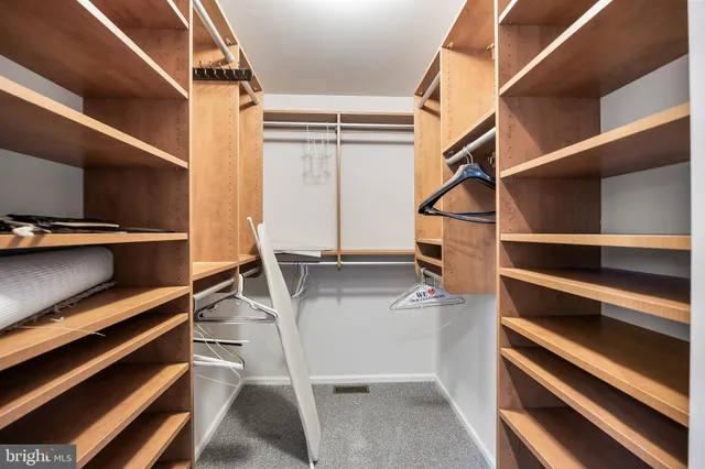 $2,300 | 8 Woodrush Court, Delran, NJ 08075