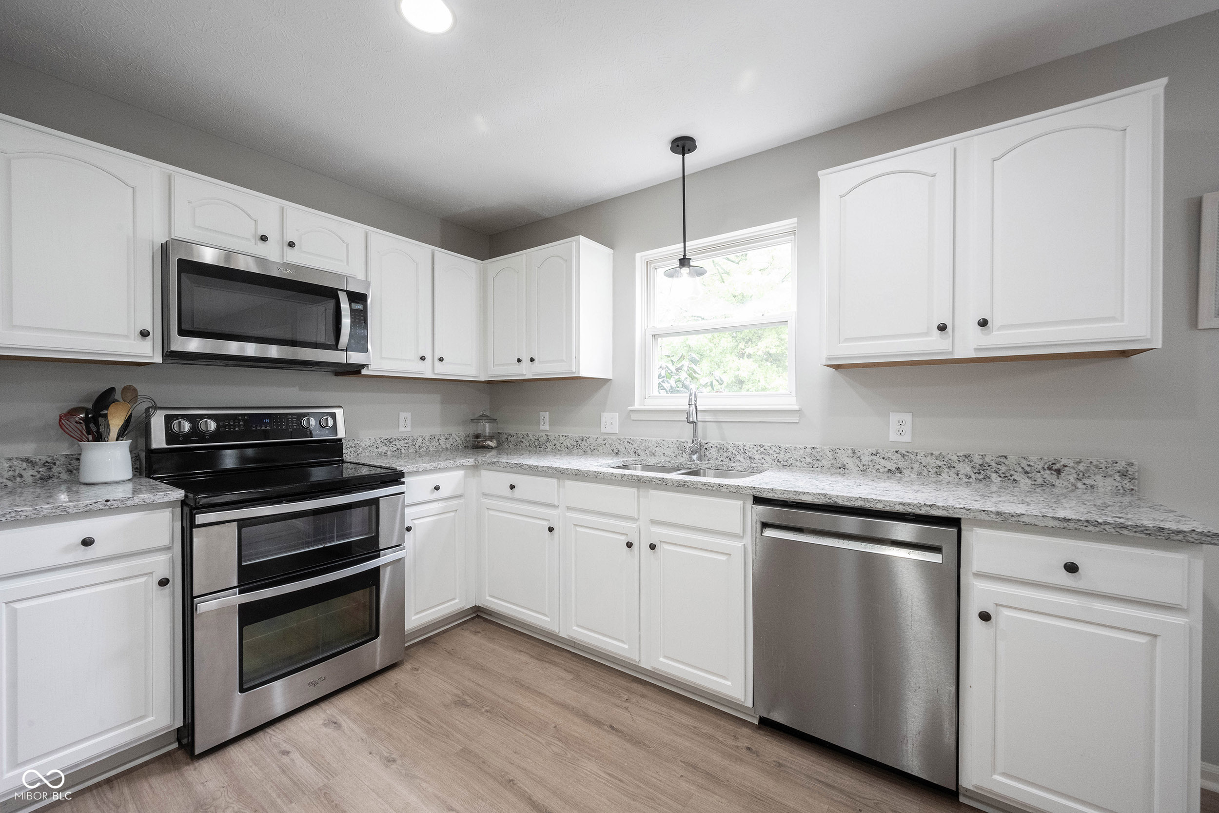 10125 Bootham Close Fishers, IN 46038 - Photo 10 of 66