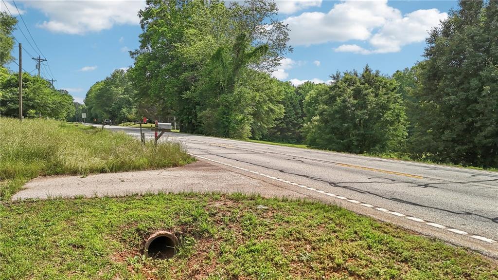 955 Highway 82 Jefferson, GA 30549 - Photo 4 of 28 a backyard of a house with lots of green space