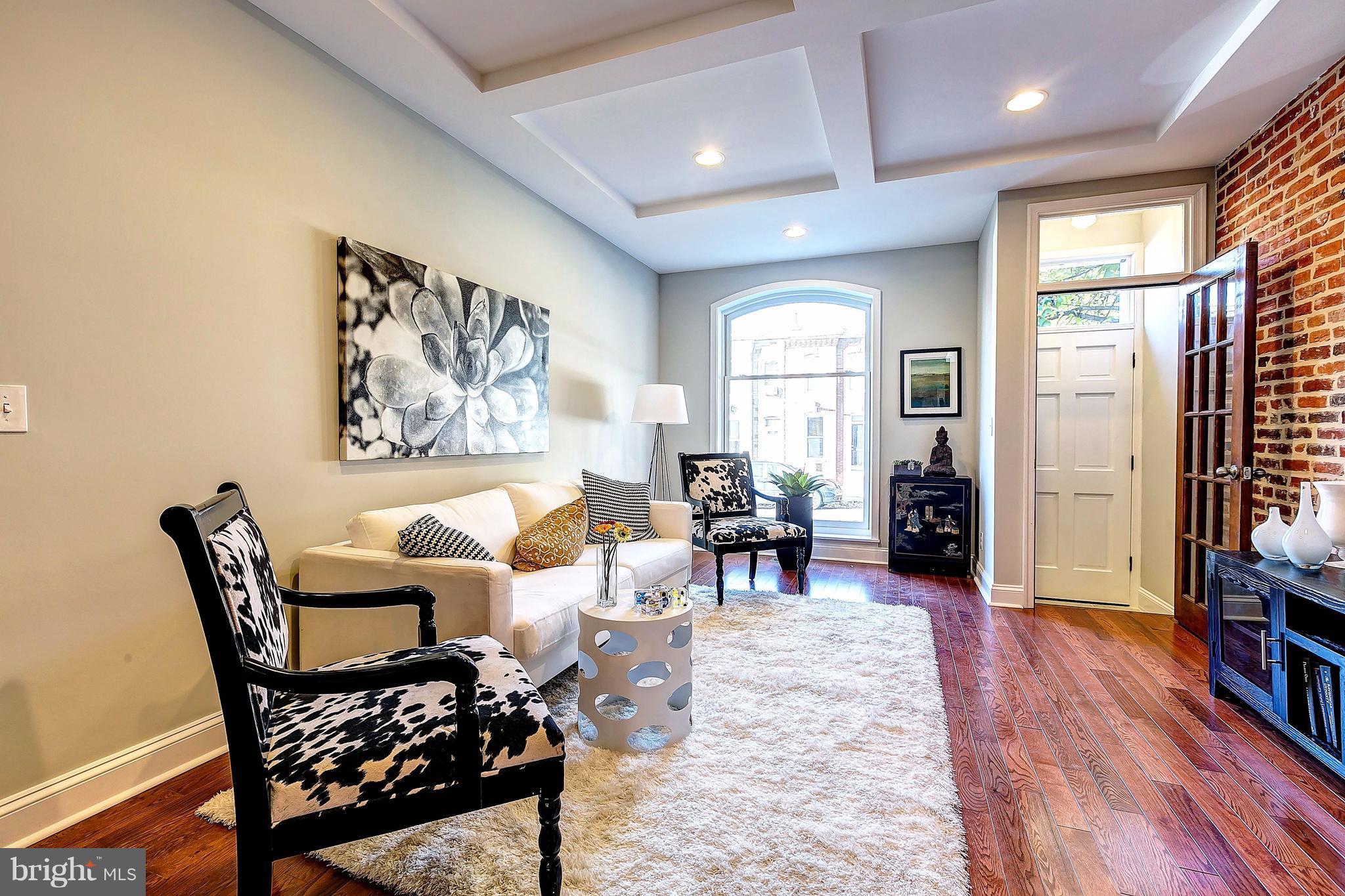 800 South Streeper Street Baltimore, MD 21224 - Photo 5 of 17 a living room with furniture and wooden floor