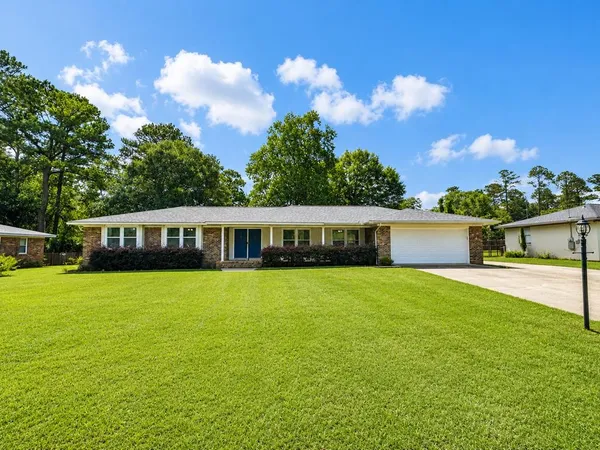 $244,900 | 2002 Hardwick Drive, Dothan, AL 36303