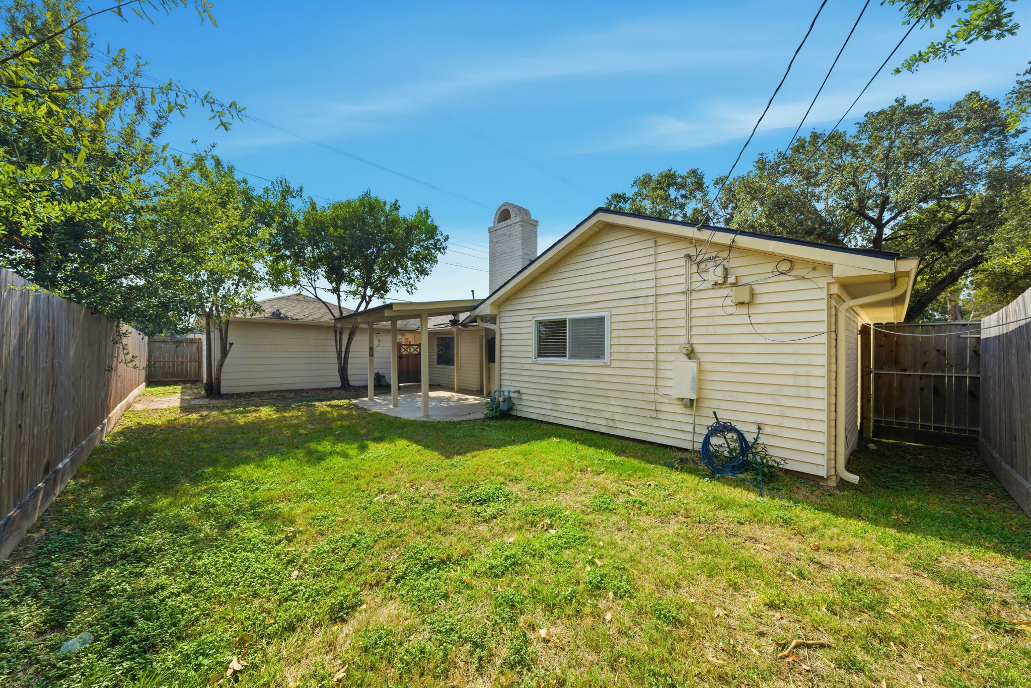 2502 Hollow Hook Road Houston, TX 77080 - Photo 34 of 35 a view of a backyard with a garden