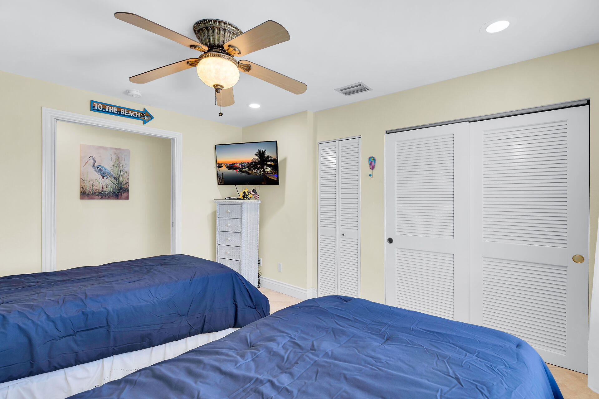 271 3rd Street Key Colony Beach, FL 33051 - Photo 15 of 36 Guest Bed