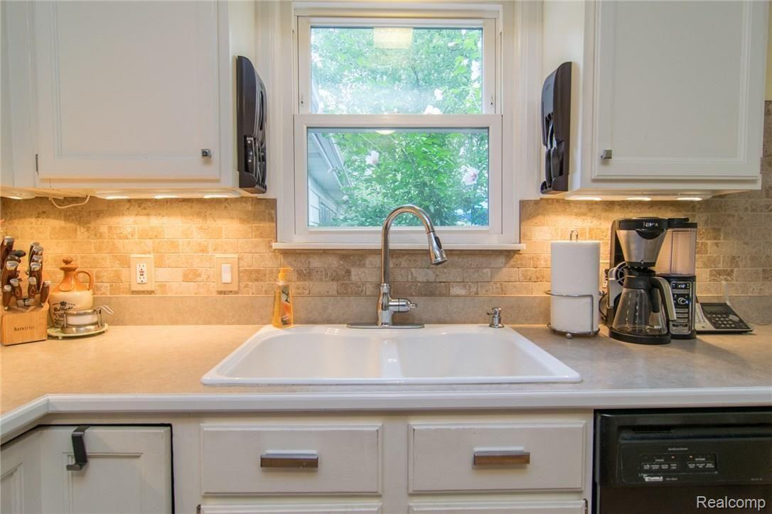 1732 Prestwick Road Grosse Pointe, MI 48236 - Photo 15 of 46 DSC_0844.jpg