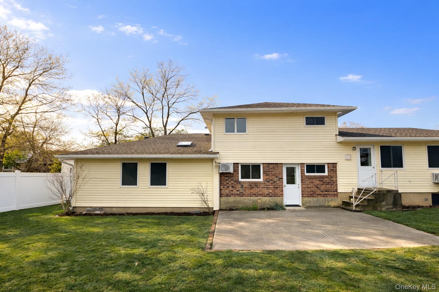 10 Wisteria Way Commack, NY 11725 - Photo 9 of 11