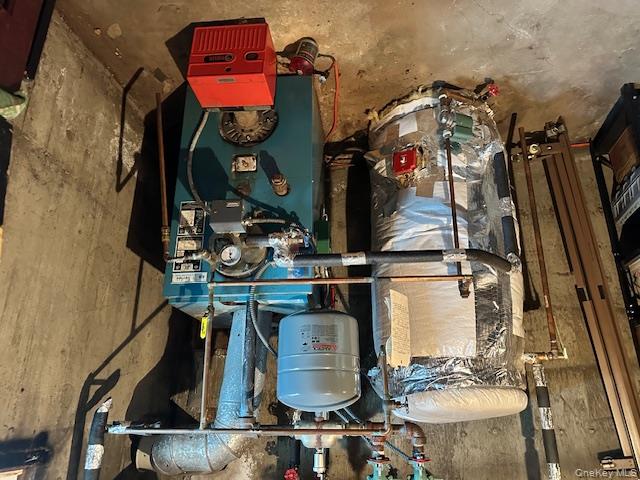 10 Wisteria Way Commack, NY 11725 - Photo 10 of 11