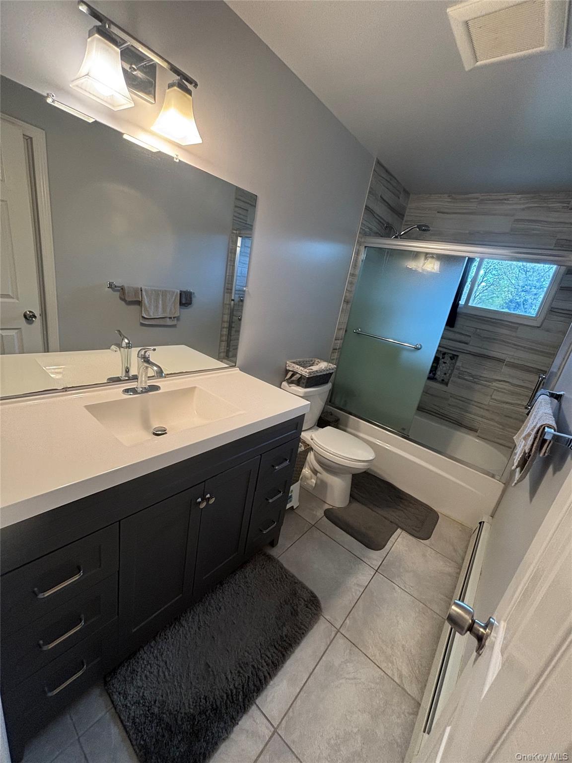 10 Wisteria Way Commack, NY 11725 - Photo 10 of 14