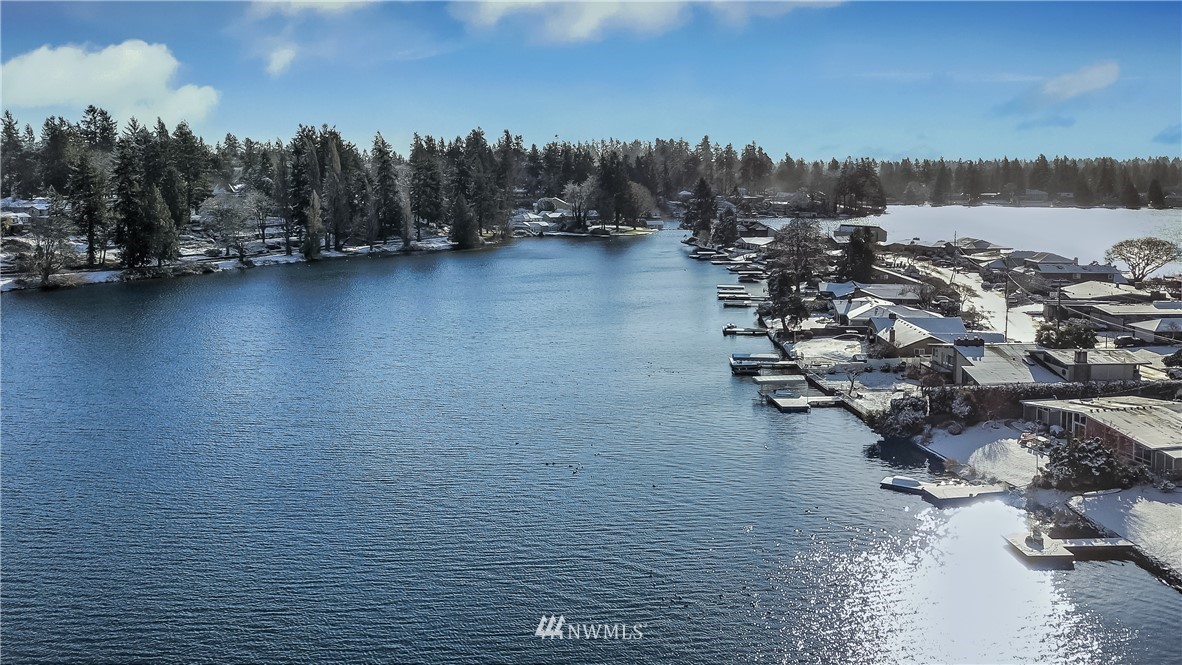 8925 Lake Steilacoom Point Road Southwest Lakewood, WA 98498 - Photo 8 of 31 a view of a city