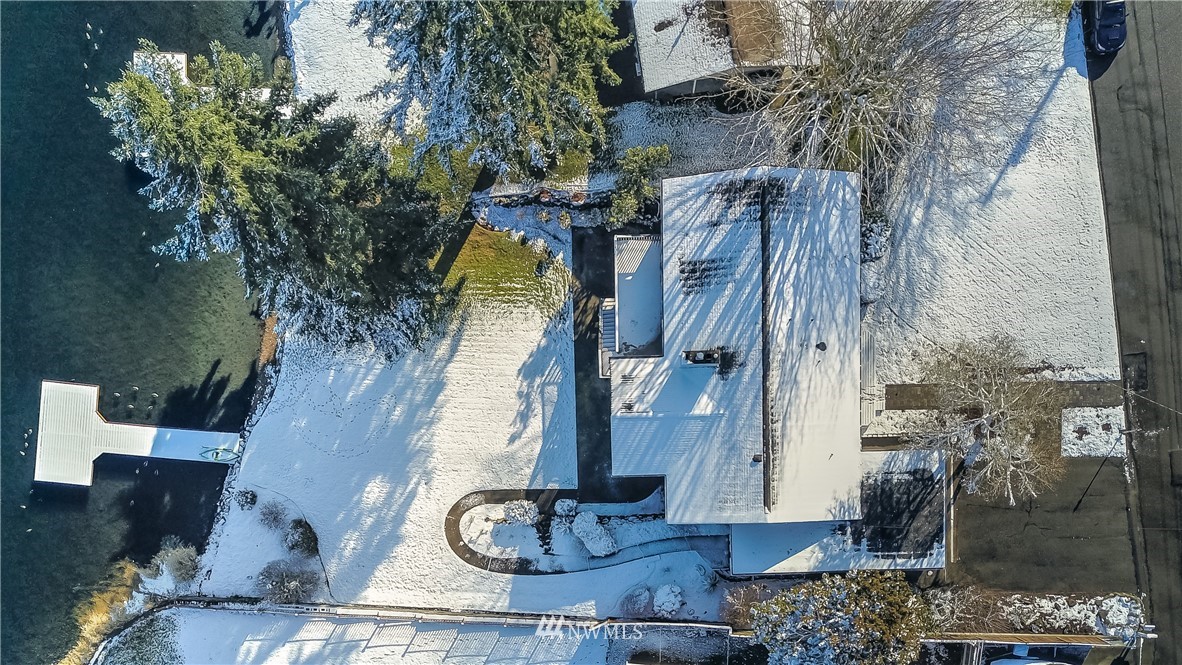 8925 Lake Steilacoom Point Road Southwest Lakewood, WA 98498 - Photo 9 of 31 a view of a house with a yard
