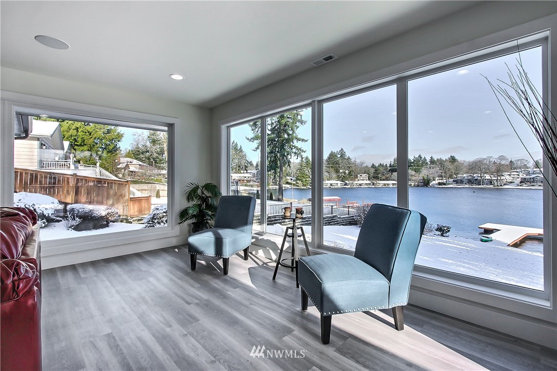 8925 Lake Steilacoom Point Road Southwest Lakewood, WA 98498 - Photo 10 of 31 a living room with furniture and a large window