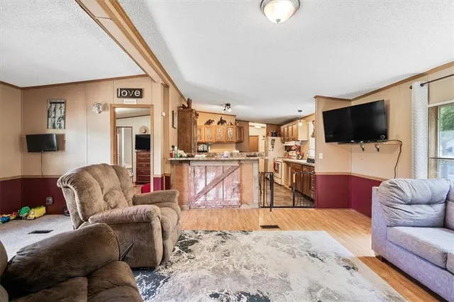 $160,000 | 415 1st Street, LeRoy, KS 66857