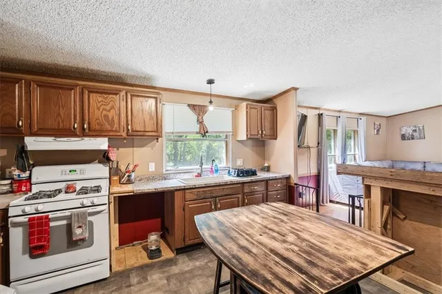 $160,000 | 415 1st Street, LeRoy, KS 66857