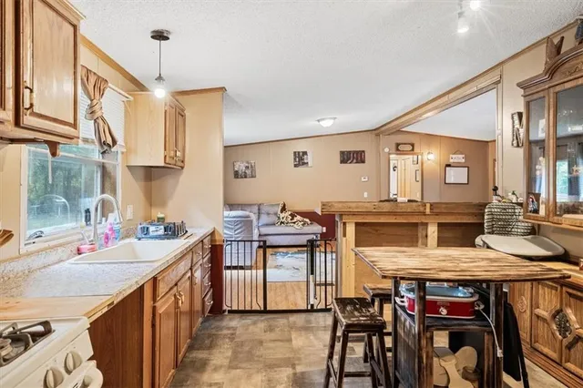 $160,000 | 415 1st Street, LeRoy, KS 66857