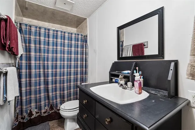 $160,000 | 415 1st Street, LeRoy, KS 66857