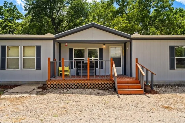 $160,000 | 415 1st Street, LeRoy, KS 66857