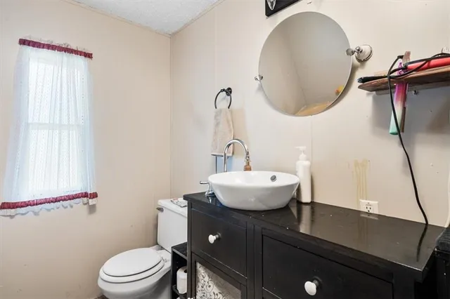 $160,000 | 415 1st Street, LeRoy, KS 66857