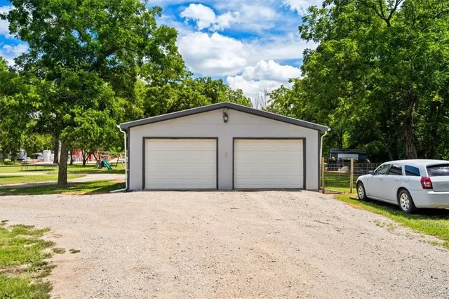 $160,000 | 415 1st Street, LeRoy, KS 66857