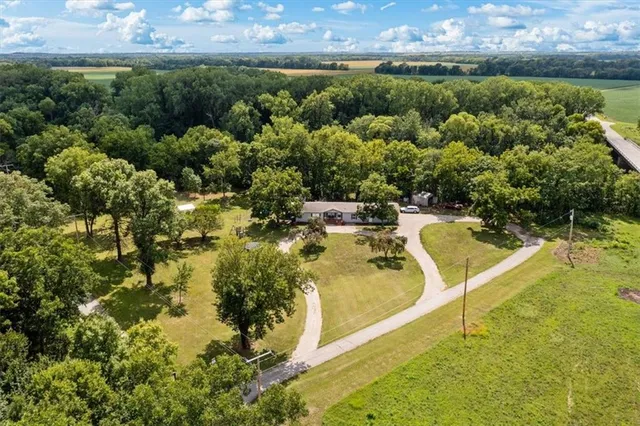 $160,000 | 415 1st Street, LeRoy, KS 66857