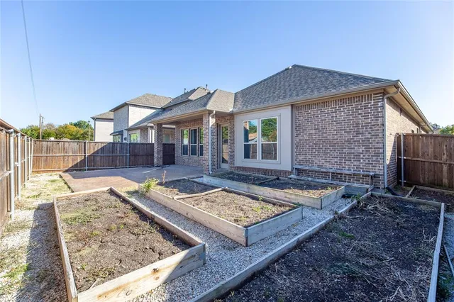 a view of a house with backyard and a barbeque