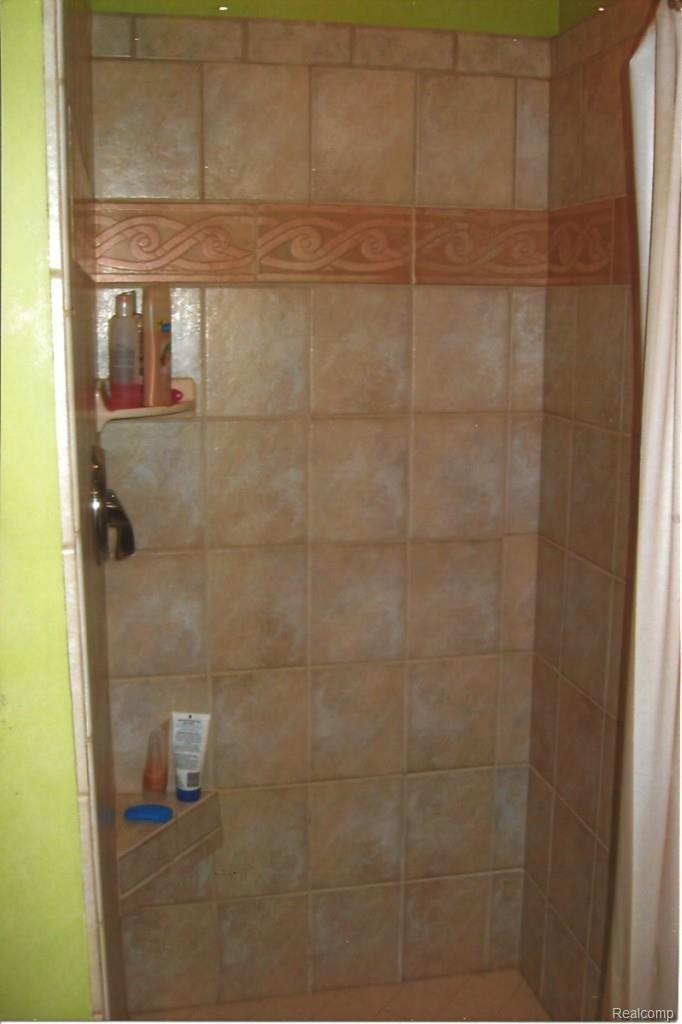 4499 Brown Road Metamora, MI 48455 - Photo 24 of 36 Ceramic shower.jpg