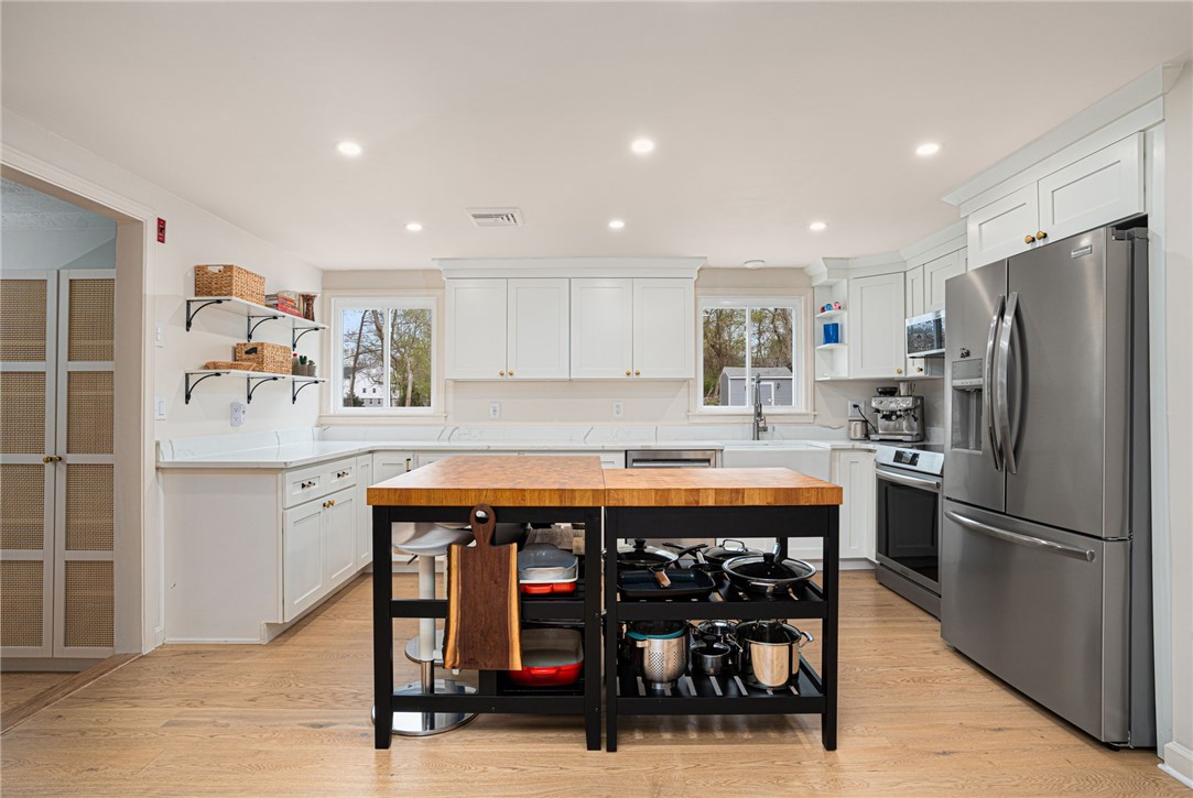 628 County Road Barrington, RI 02806 - Photo 6 of 40