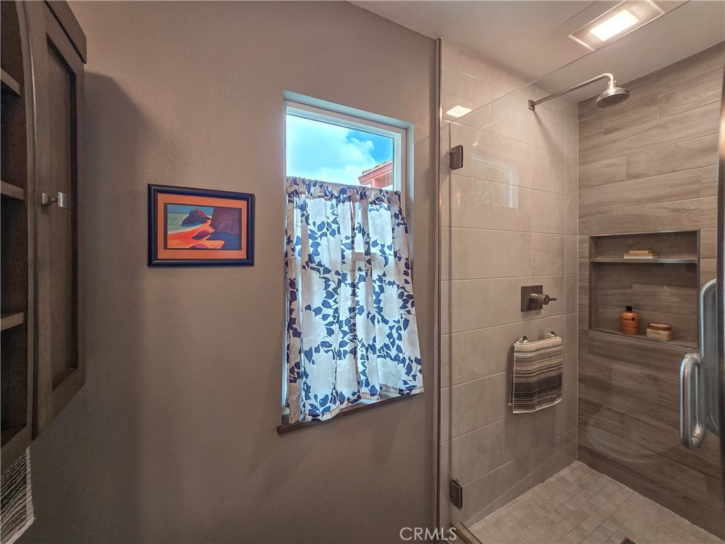 11357 Gramercy Place Riverside, CA 92505 - Photo 31 of 65 Bath off hallway across from bedroom
