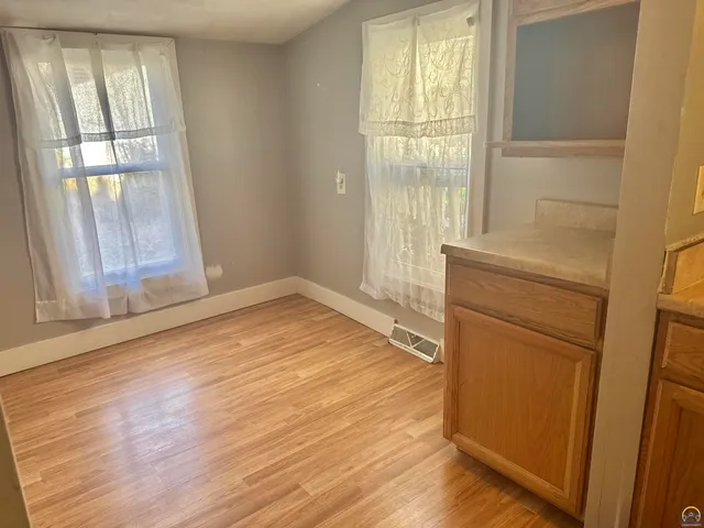 $67,500 | 1220 Southwest Harvey Place, Topeka, KS 66606