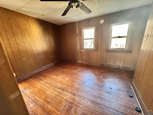 $67,500 | 1220 Southwest Harvey Place, Topeka, KS 66606