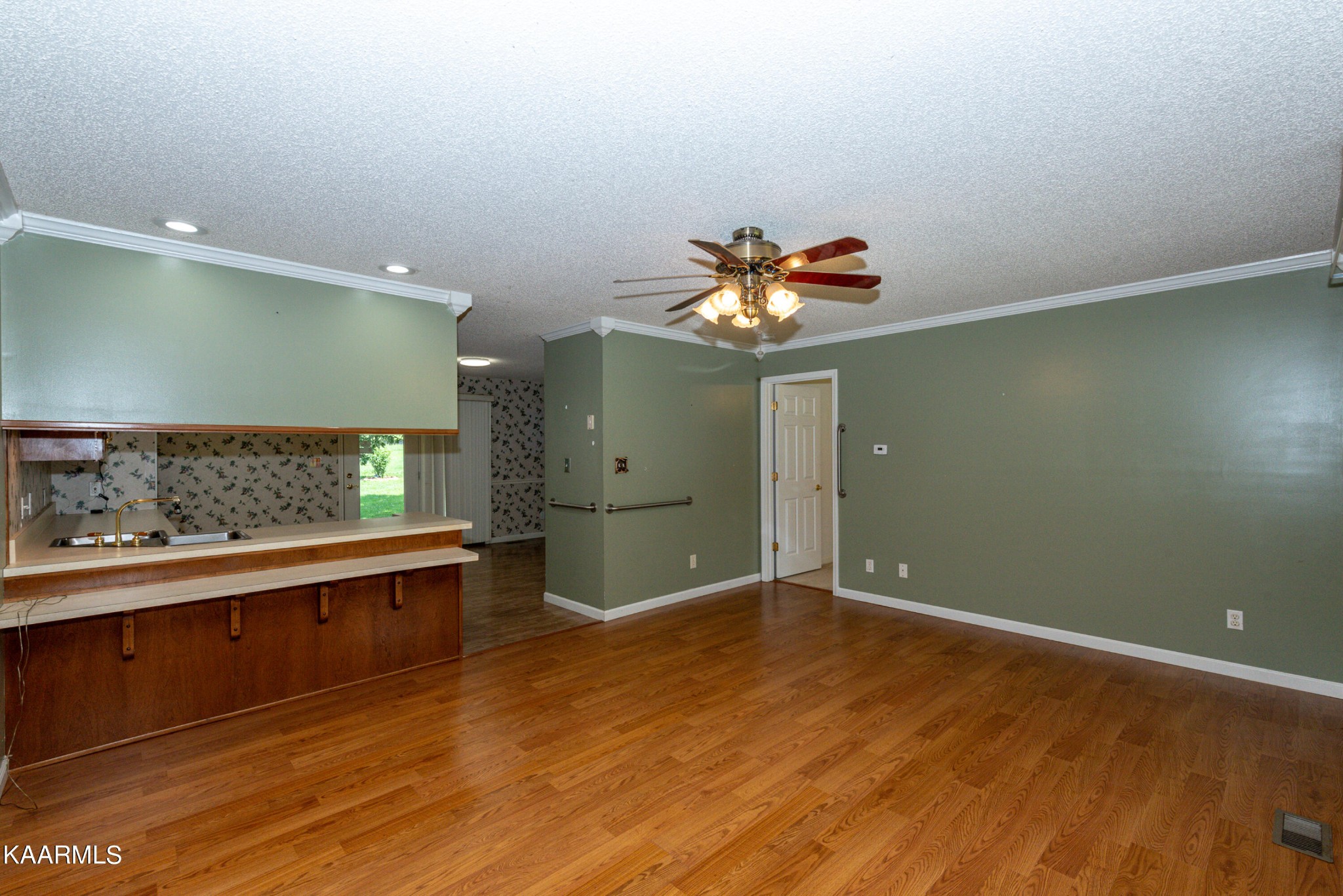 1613 Sevierville Road Maryville, TN 37804 - Photo 15 of 50 a view of kitchen and utility room