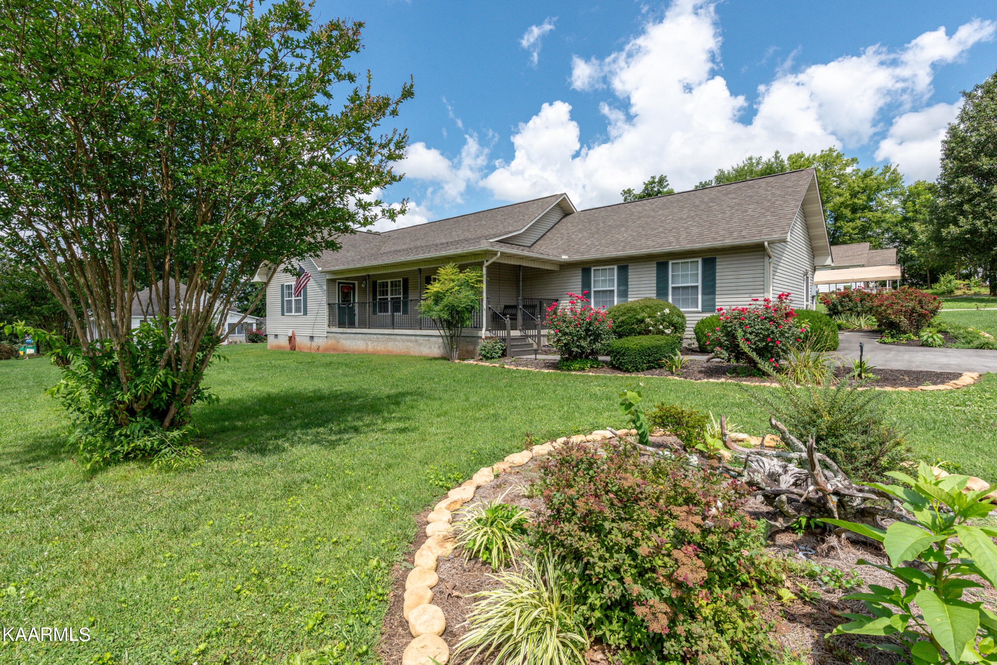 1613 Sevierville Road Maryville, TN 37804 - Photo 3 of 50 a front view of a house with garden