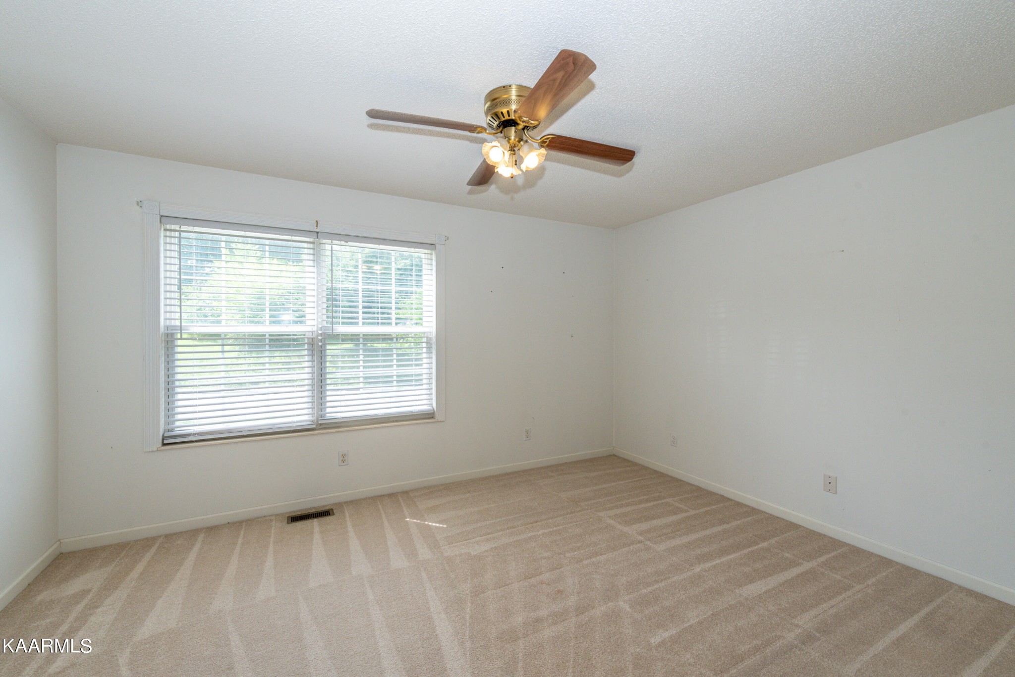 1613 Sevierville Road Maryville, TN 37804 - Photo 37 of 50 an empty room with a window