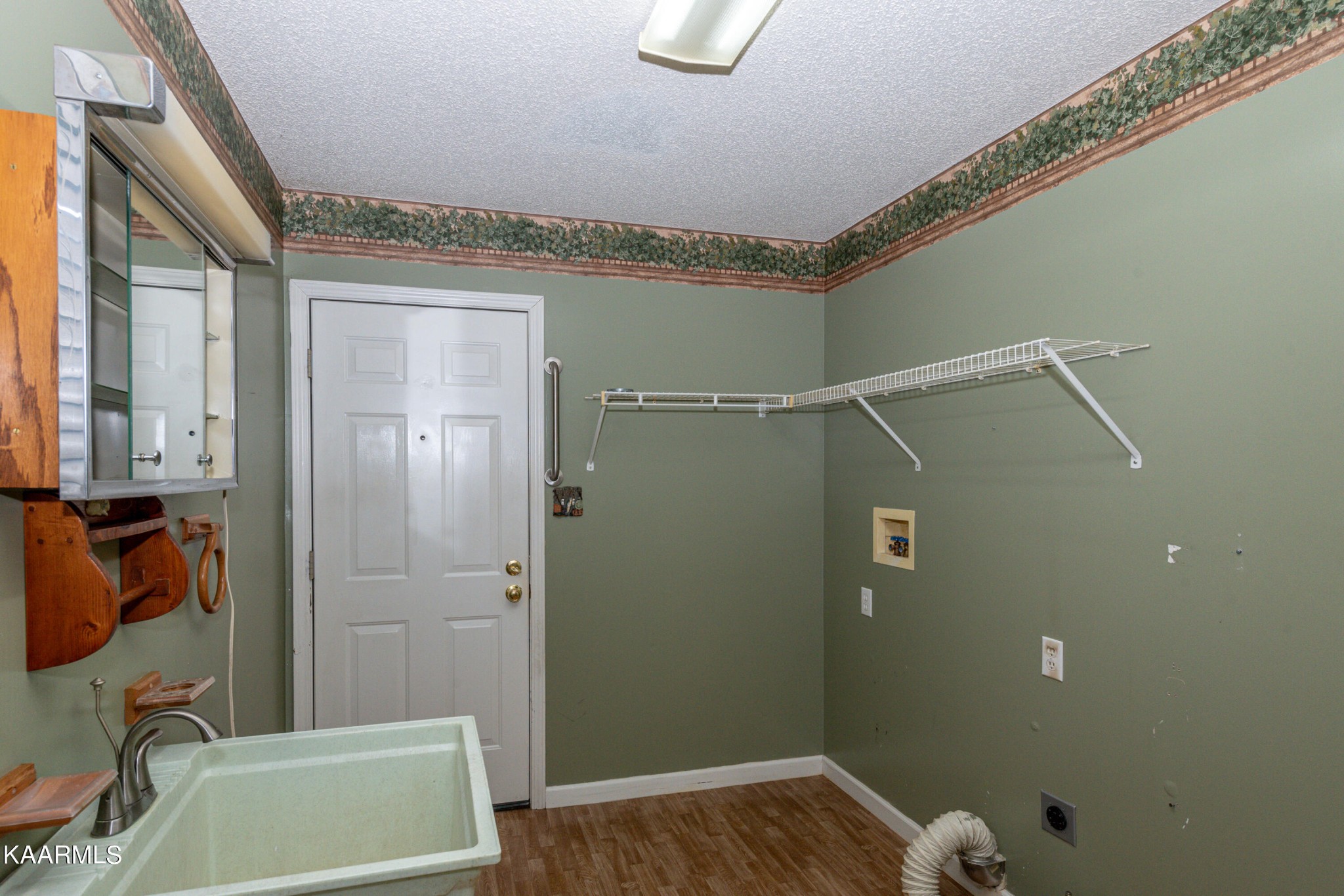 1613 Sevierville Road Maryville, TN 37804 - Photo 40 of 50 a bathroom with a tub and shower