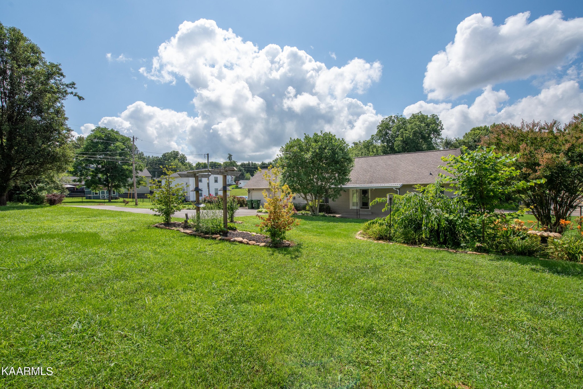 1613 Sevierville Road Maryville, TN 37804 - Photo 42 of 50 a view of a park with large trees