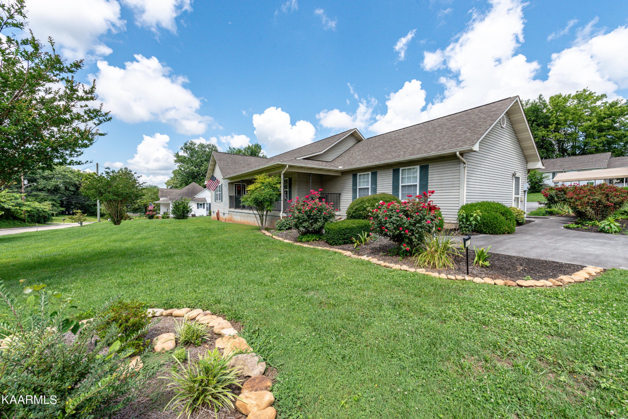 1613 Sevierville Road Maryville, TN 37804 - Photo 44 of 50 a front view of house with garden