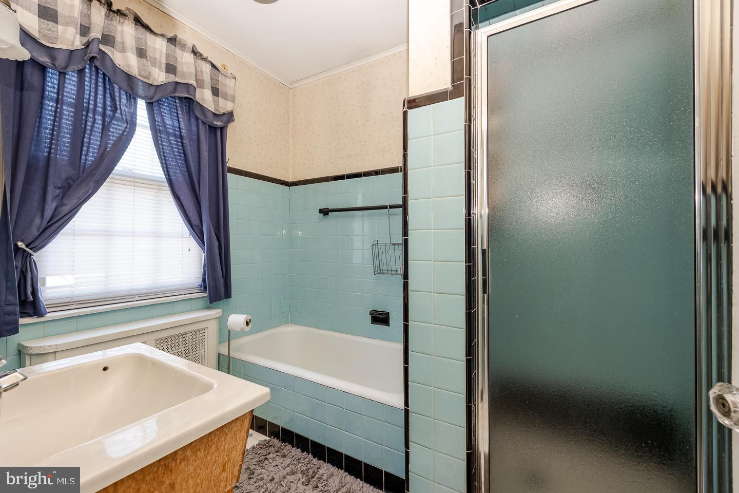 107 Crestview Road Upper Darby, PA 19082 - Photo 6 of 21 a bathroom with a tub sink and mirror