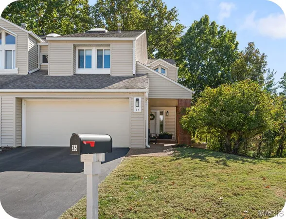 $385,000 | 35 Ridgeview Cir Court, Ballwin, MO 63021