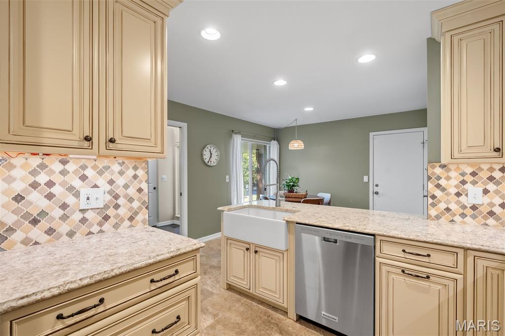 35 Ridgeview Cir Court Ballwin, MO 63021 - Photo 14 of 48